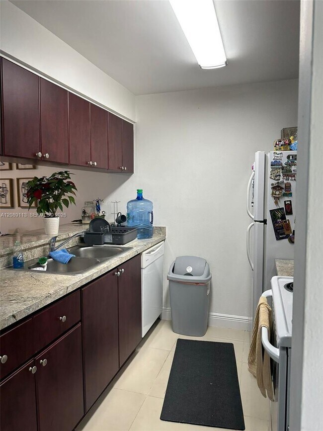 Building Photo - 8100 Geneva Ct