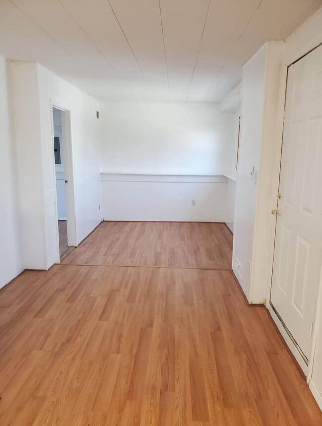 Foto del edificio - 12 Wayside Ln