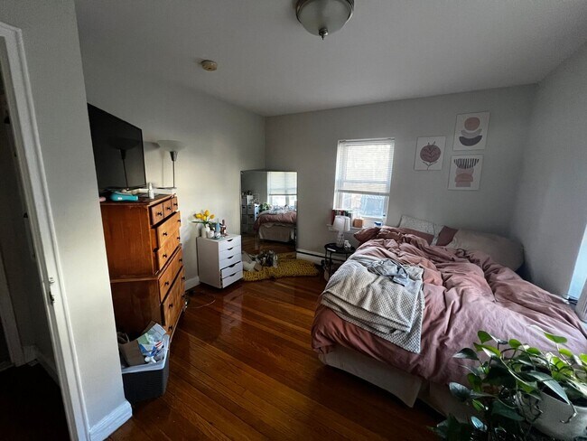Building Photo - Cozy Brighton 2 Bed