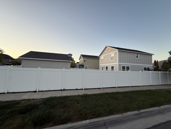 Foto del edificio - 1427 S Paddock Dr