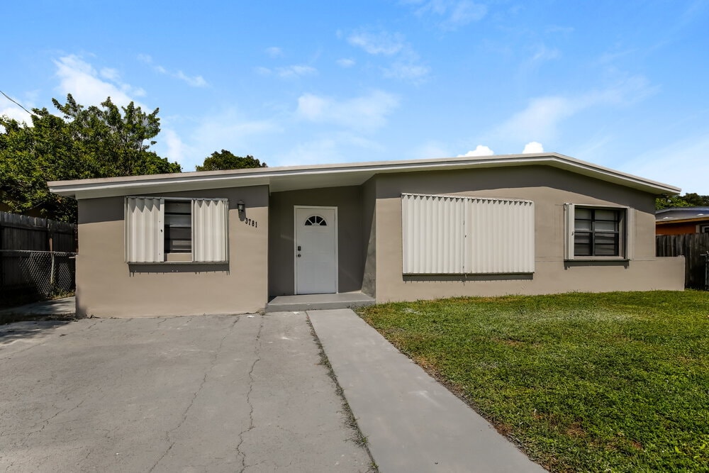 Primary Photo - 3781 SW 41st St