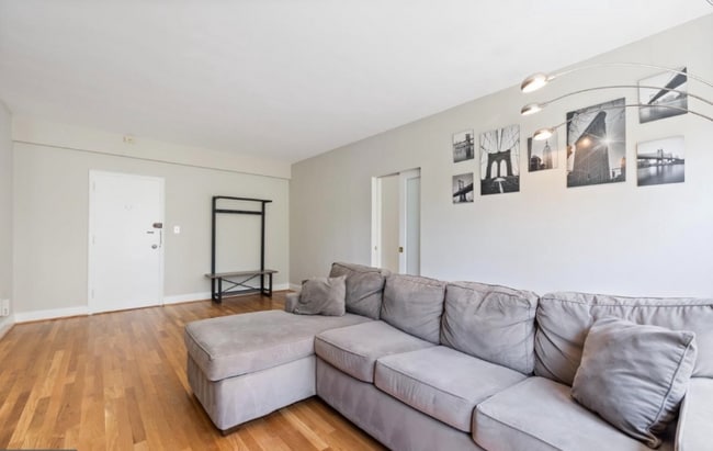 Foto del edificio - 3901 Cathedral Ave NW