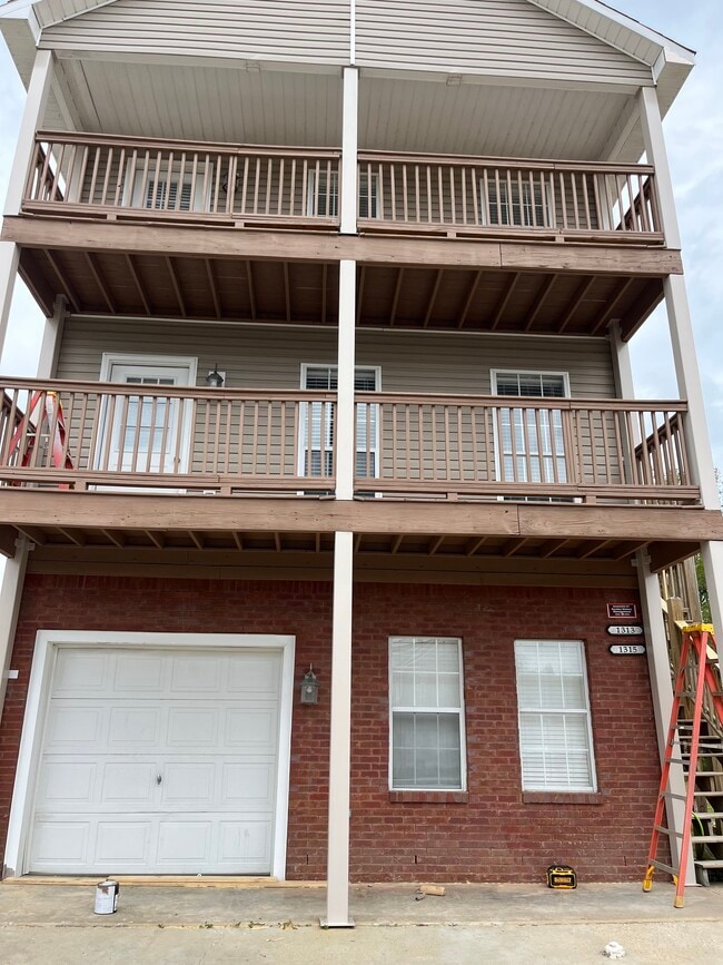 Building Photo - 1313 Saint Andrews Ln