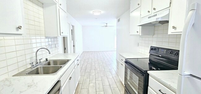 Building Photo - 1228 Backus St