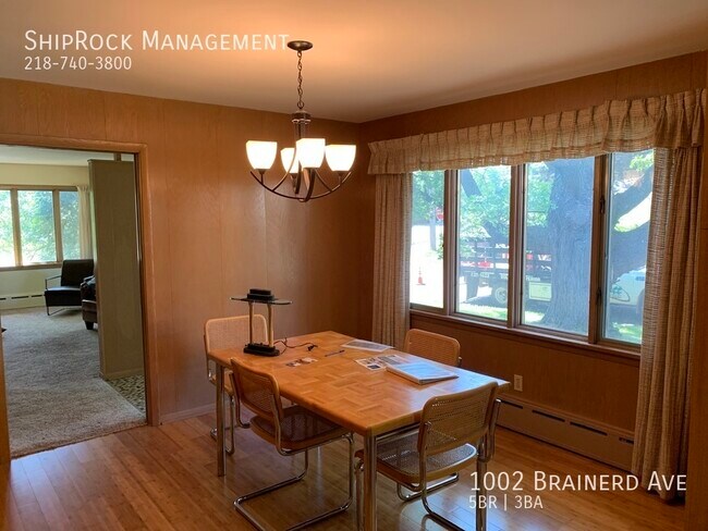 Foto del edificio - 1002 Brainerd Ave