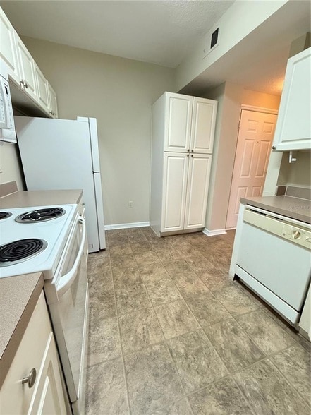 Photo - 5524 Metrowest Blvd Apartment