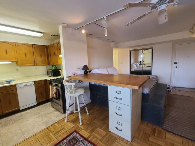 Foto del edificio - 1587 N Colonial Terrace