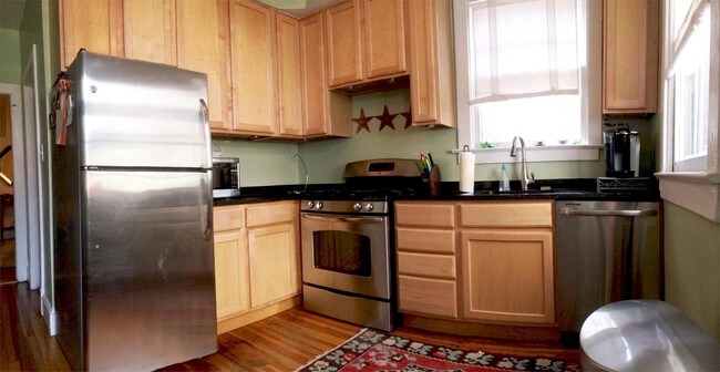 Building Photo - 127 12th St SE