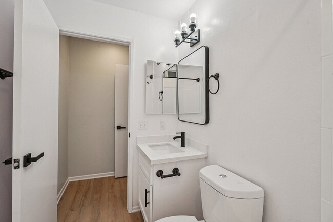 Interior Photo - 420 Windsor Rd