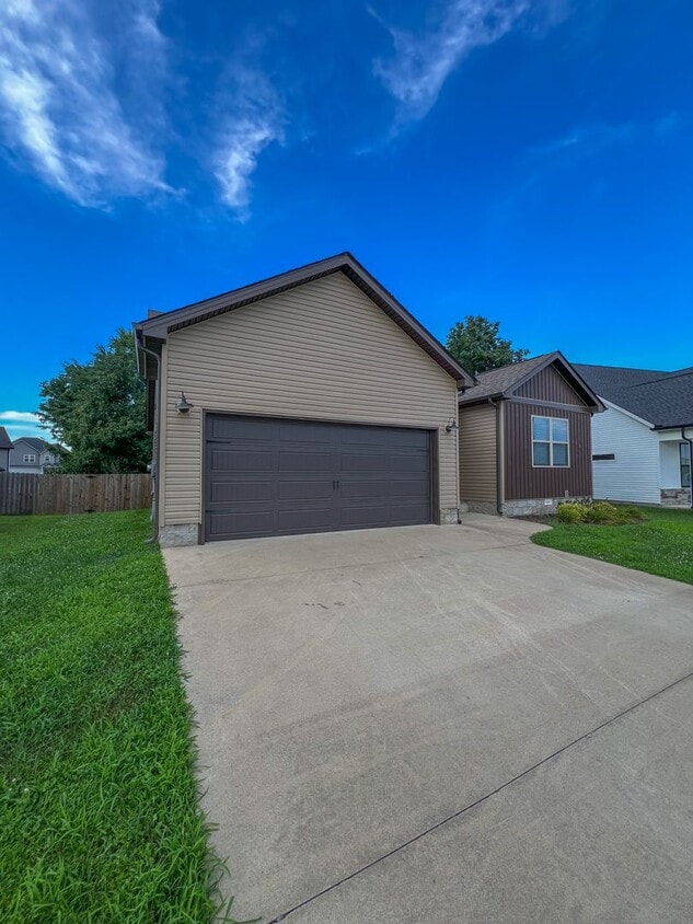 Foto del edificio - Single-Family Off Exit 1!