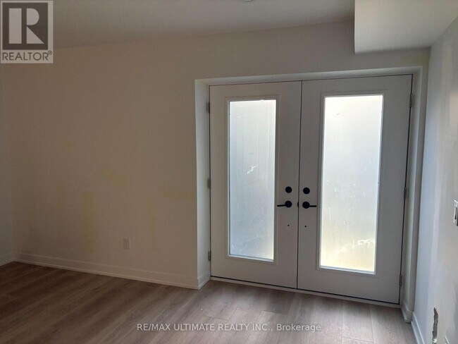 Building Photo - 249 Silverthorn Ave