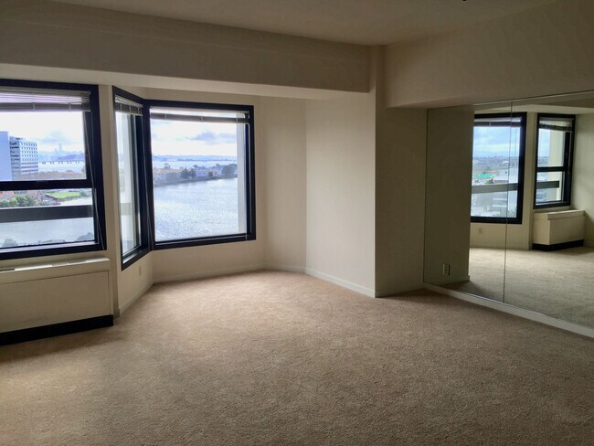 Foto del edificio - One Bedroom Condo Available in Pacific Par...