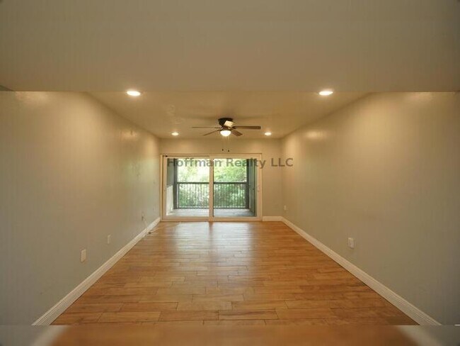 Foto del edificio - Charming 2-Bedroom Condo in St. Petersburg