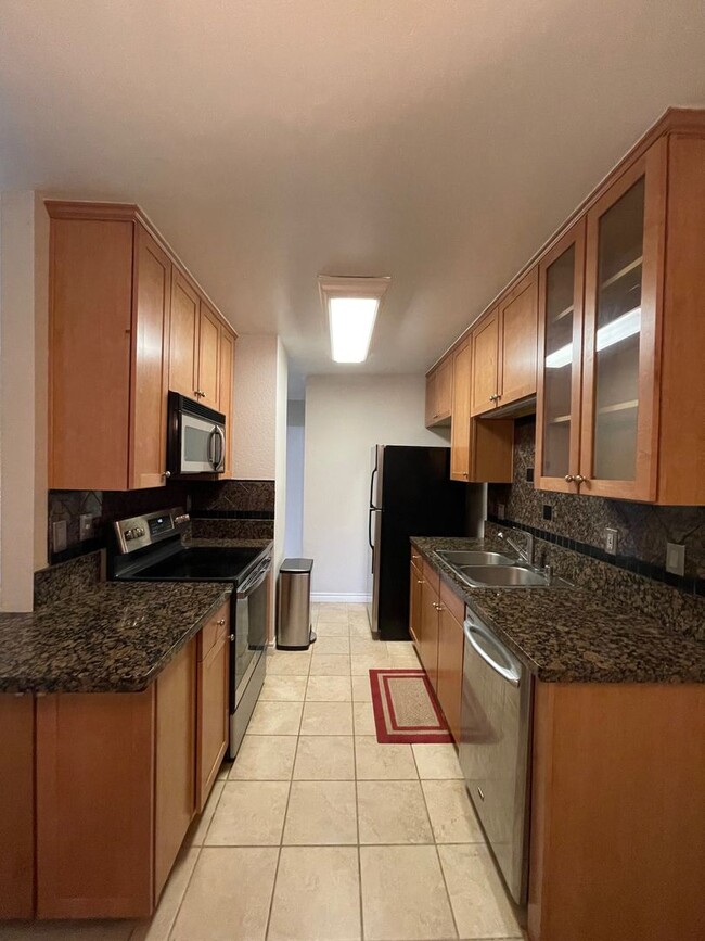 Building Photo - 1 Bedroom-1 Bathroom Single Story Apartmen...
