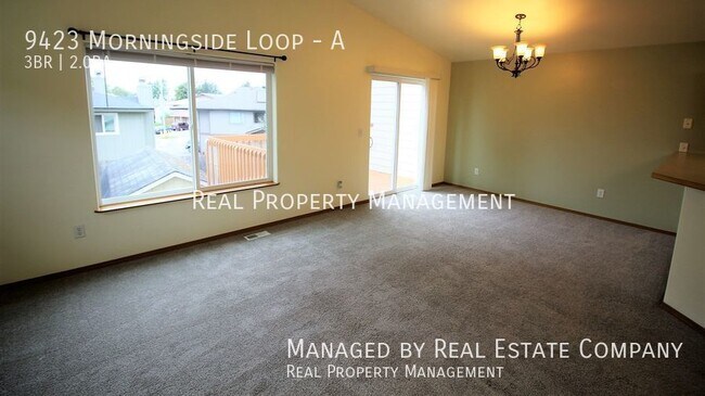 Building Photo - Dog Friendly South Anchorage 3 bed Townhom...