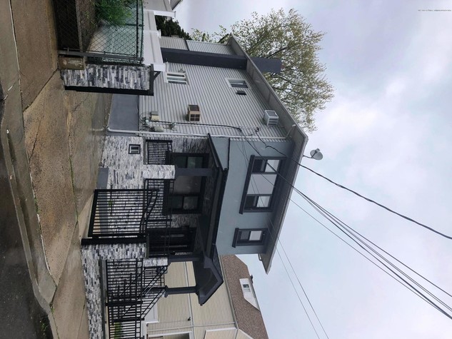 Primary Photo - 37 Scarboro Ave