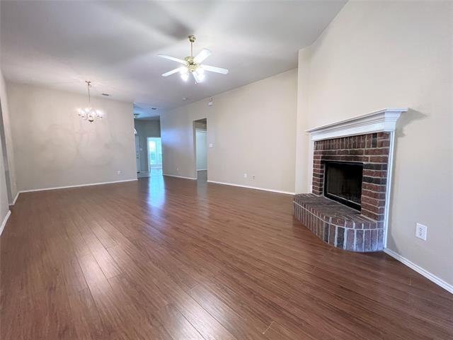 Foto del edificio - 2701 Emerald Ln
