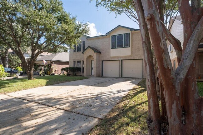 Building Photo - 2203 Grove Dr