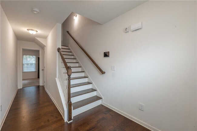 Building Photo - 915 Society Cir