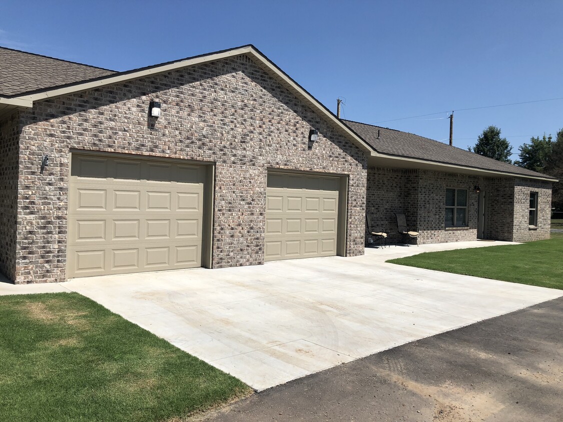 Primary Photo - 2940 W 520