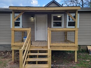 Building Photo - 710 Fairview Ave