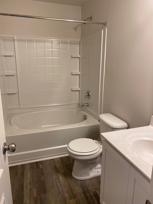 Building Photo - 1670 Sandersted Village Cir
