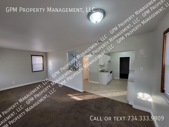 Building Photo - Great Home In Riverview!