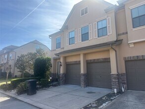 Building Photo - 11627 Royal Oaks Trce