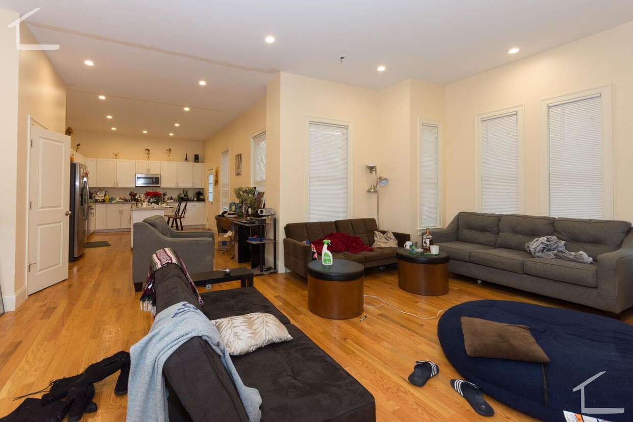 Foto principal - New Construction in Allston, Central Heat/...