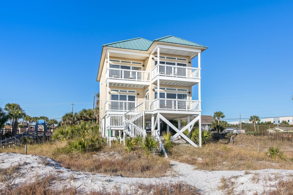 Primary Photo - Newly Renovated Beach Front Four Bedroom Home