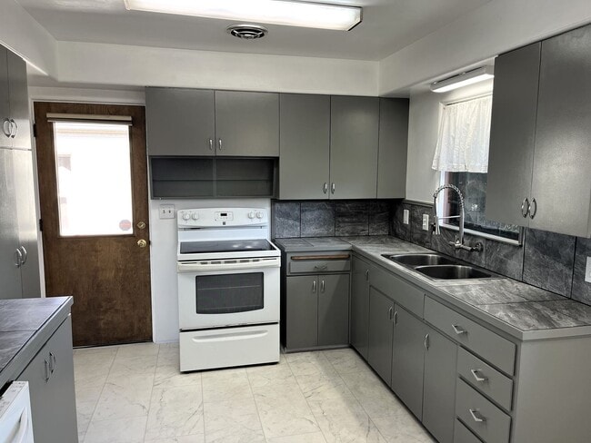 Building Photo - 3 Bed Eureka Home With Large Fenced Yard, Deck & Views Of The Bay! Small Pets Considered