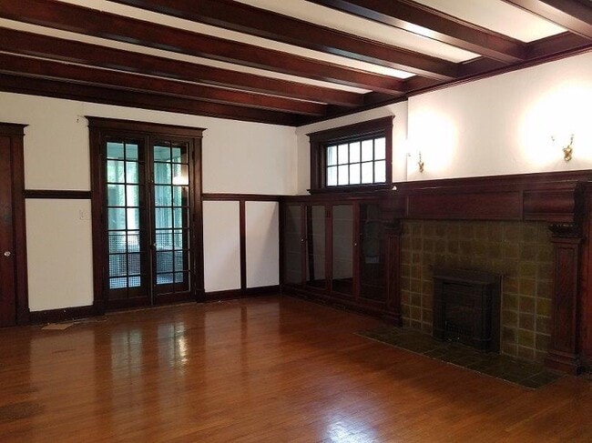 Building Photo - 425 Fayette Park