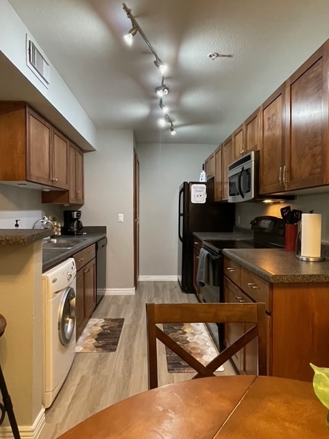 Kitchen - 1385 W University Ave