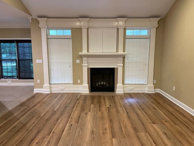 Building Photo - 266 Willow Lake Dr