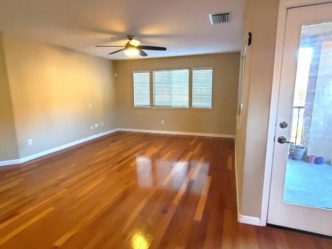 Building Photo - 10 Meritage Common