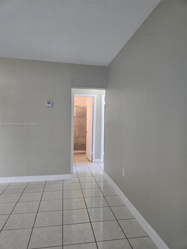 Foto del edificio - 741 E 8th St