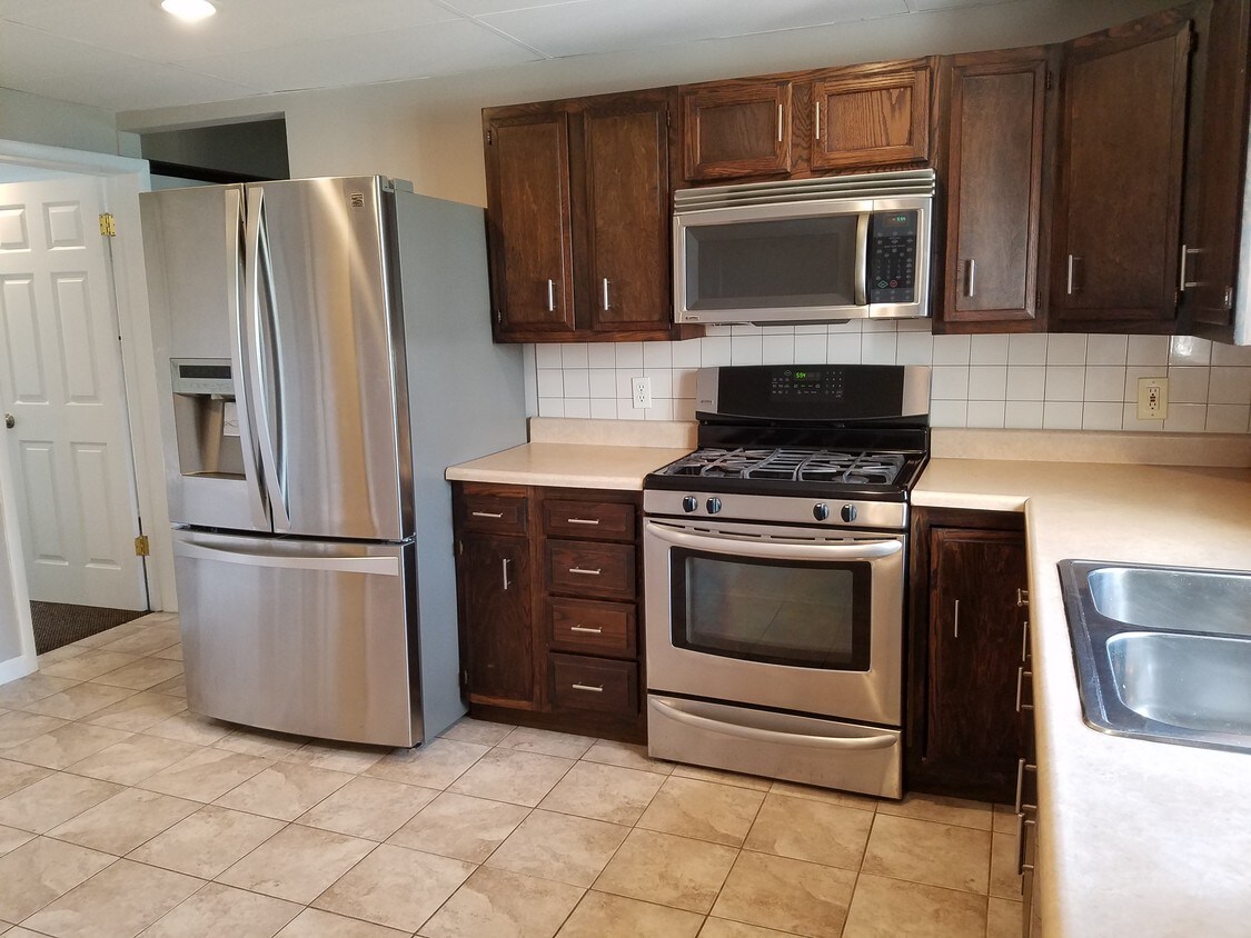 100 Manning Pl, Keansburg, NJ 07734 House Rental in Keansburg, NJ