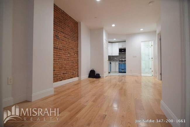 Building Photo - 163 W 71st St