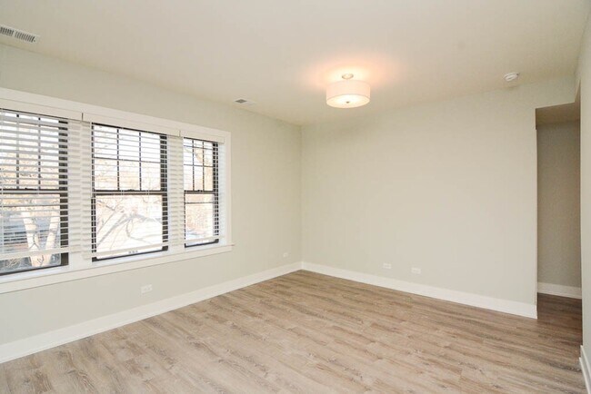 Building Photo - 818 Crain St