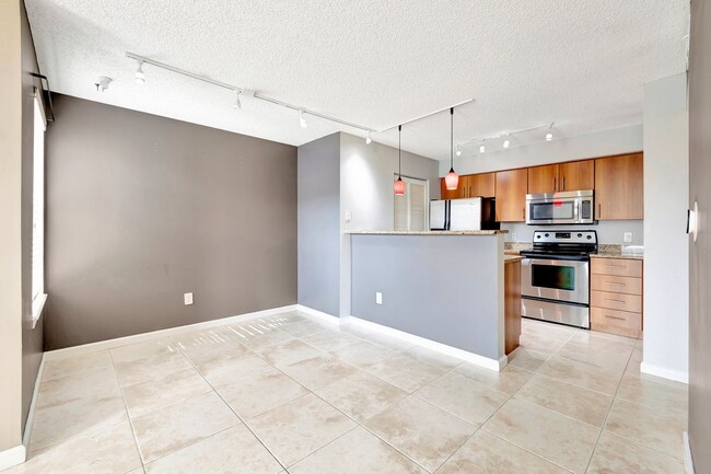 Building Photo - 1365 Crystal Way