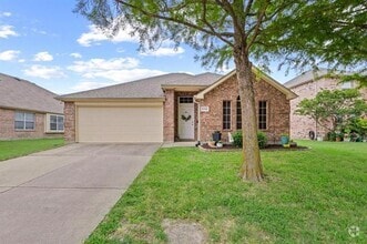 Building Photo - 3705 Applewood Rd