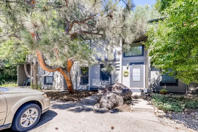 Foto del edificio - 2 BED/1.5 BATH Townhome in South Boulder! Available May 3rd!