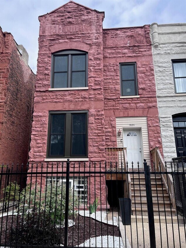 Primary Photo - 2836 W Adams St