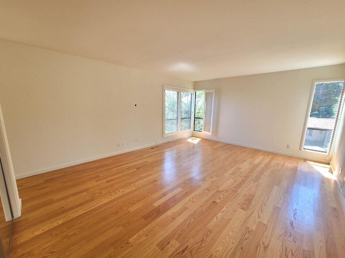 Foto principal - 35 Tobin Clark Dr