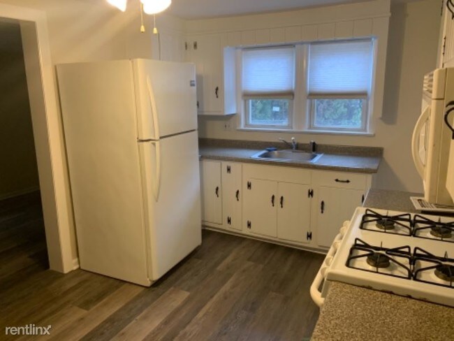 Building Photo - 2 br, 1 bath Apartment - 15 Millers Ln