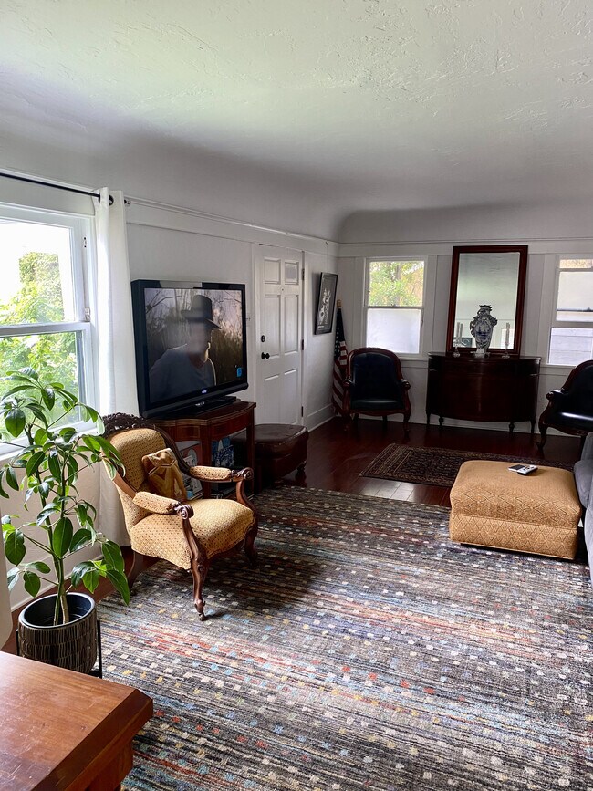 Foto del edificio - 656 Grand Ave