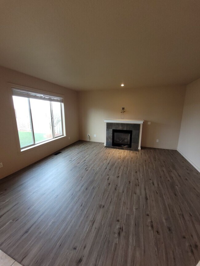 Foto del edificio - Beautiful 5 bedroom 3 bath home in Lebanon