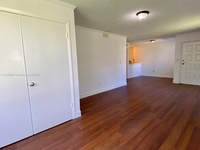 Foto del edificio - 2880 N Oakland Forest Dr