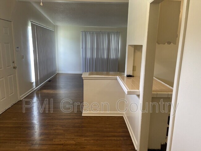 Foto del edificio - 5430 N Frankfort Pl