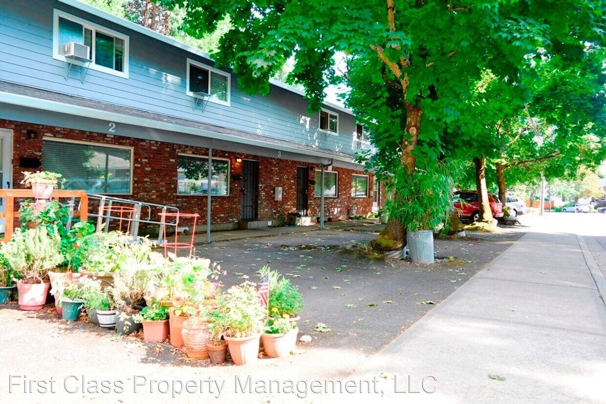Primary Photo - 1677 Dollar St